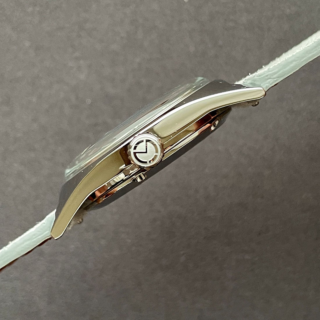 Merkur Watch Salmon Dial Watch - đánh giá và giá Guilloché Dial Watch